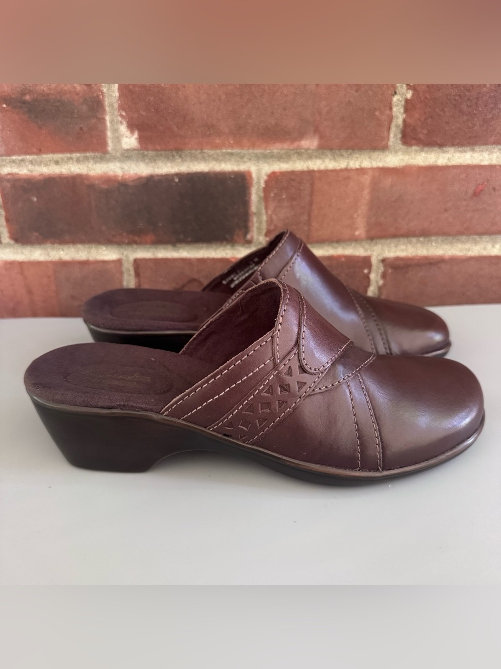 Clarks Bendables Brown Leather Clogs Mules Womens Size 6M Comfort Shoes